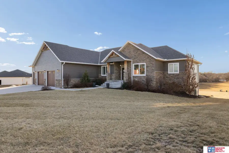 302 S Blackburn Avenue, York, NE 68467 - #3