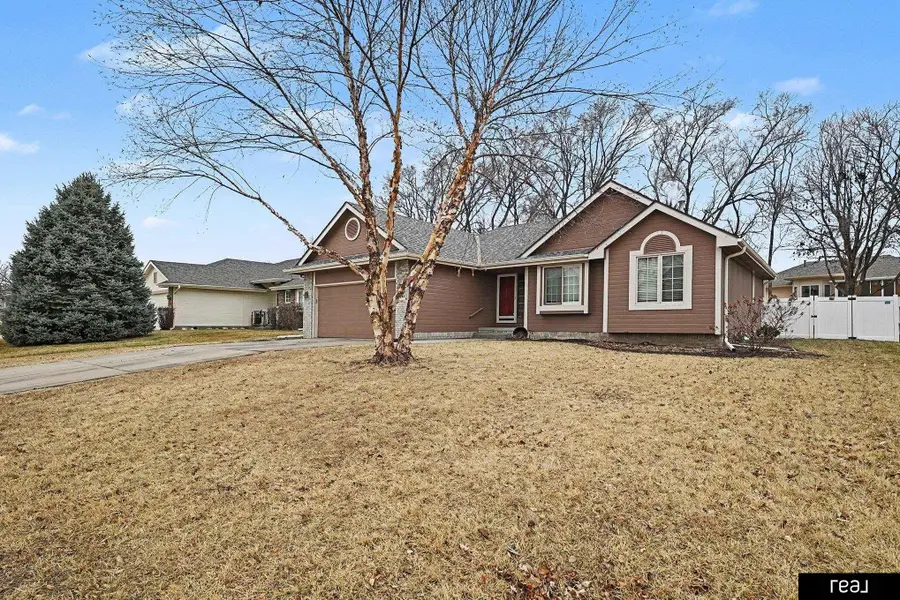 604 Castle Pine Drive, Papillion, NE 68133 - #3