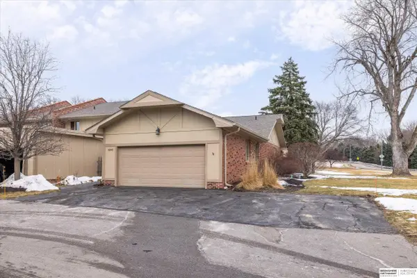 6045 Oakcrest Plaza, Omaha, NE 68137