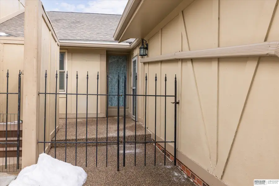 6045 Oakcrest Plaza, Omaha, NE 68137 - #3