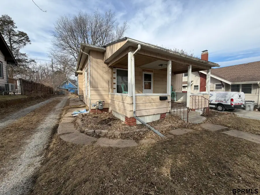 725 N 6th Street, Seward, NE 68434 - #2