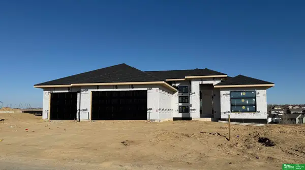 10809 S 219th Avenue, Gretna, NE 68028