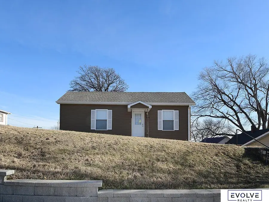 161 S Walnut Street, Avoca, IA 51521 - #2