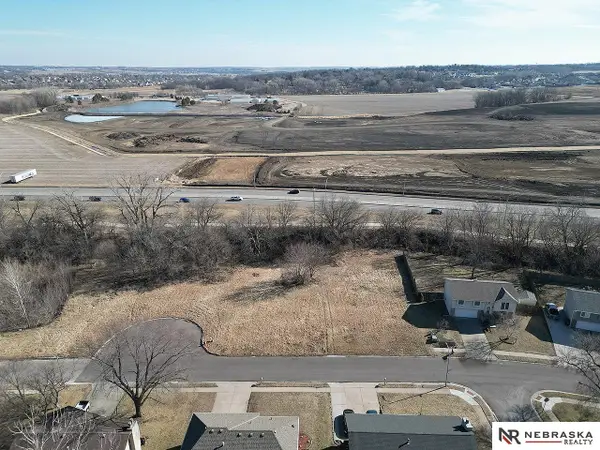 1107 Patricia Drive, Papillion, NE 68046