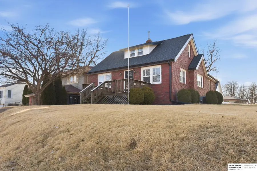 3052 S 43rd Street, Omaha, NE 68105 - #3