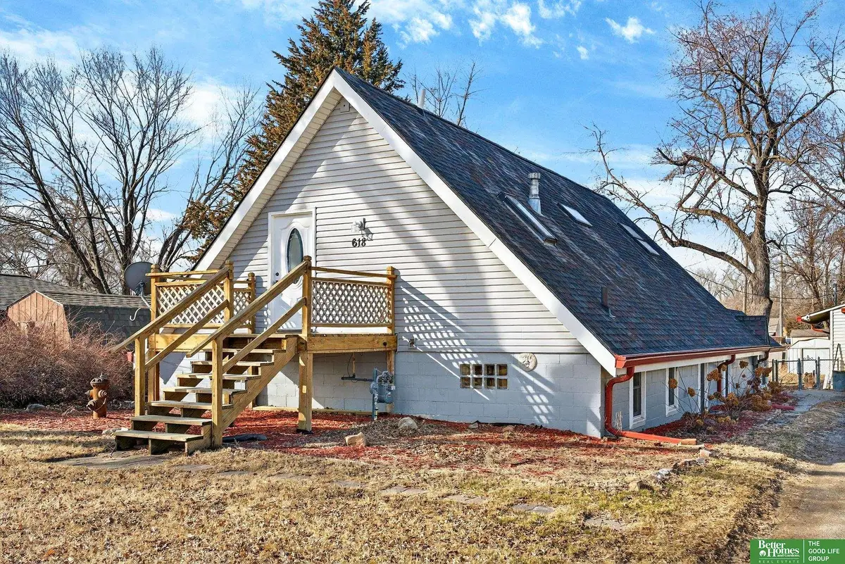 618 N 40 Street, Council Bluffs, IA 51501 - #1