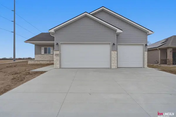 711 Terrace View Drive, Lincoln, NE 68372