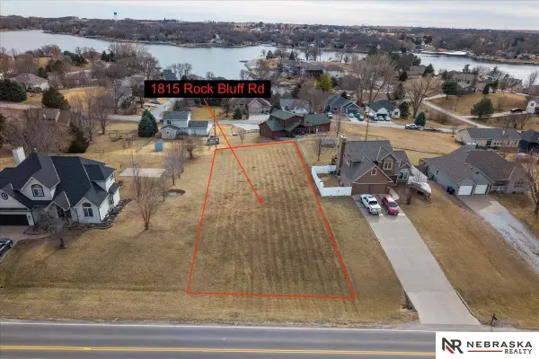 1815 Rock Bluff Road, Plattsmouth, NE 68048