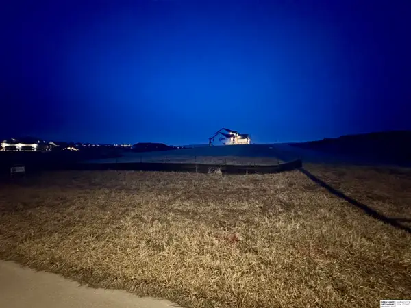 22322 O Plaza, Elkhorn, NE 68022