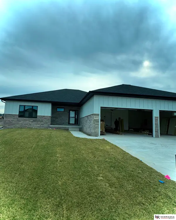 8825 Ranch Gate Road, Lincoln, NE 68510