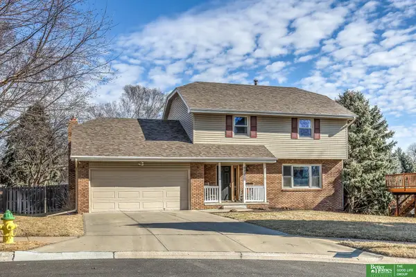 920 Oxford Circle, Papillion, NE 68046