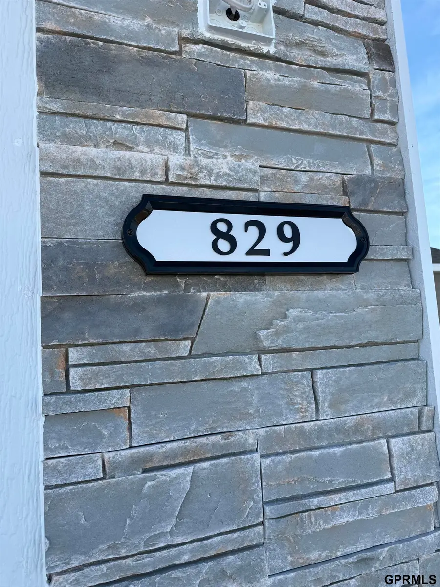 829 Sunridge Drive, Beatrice, NE 68310 - #3