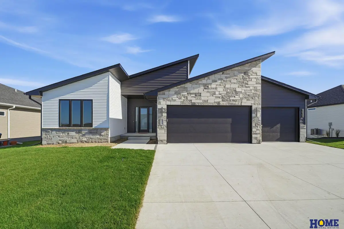 604 N 106th Street, Lincoln, NE 68527 - #1