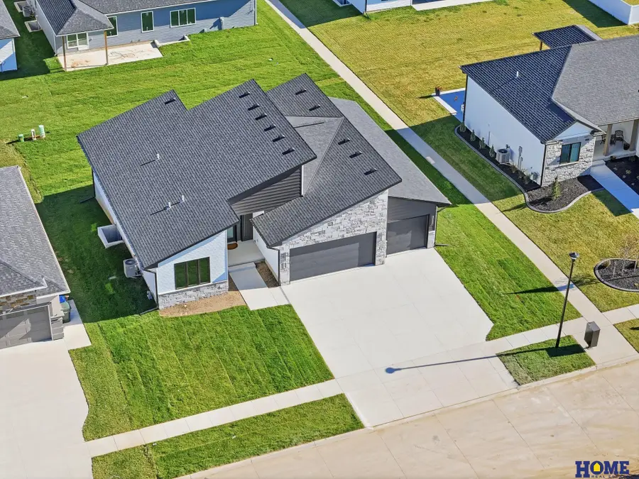 604 N 106th Street, Lincoln, NE 68527 - #3