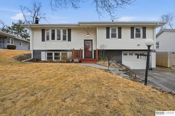 9172 Manderson Street, Omaha, NE 68134
