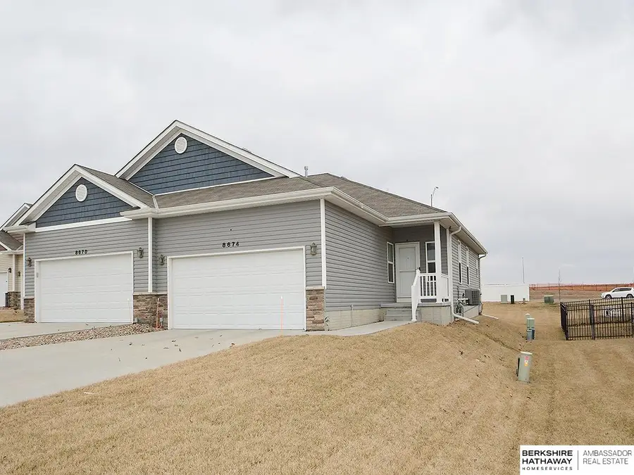 8674 Regent Drive, Lincoln, NE 68507 - #2