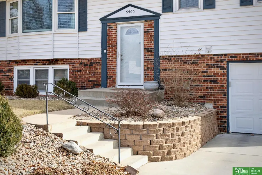 5505 S 104 Avenue, Omaha, NE 68127 - #2
