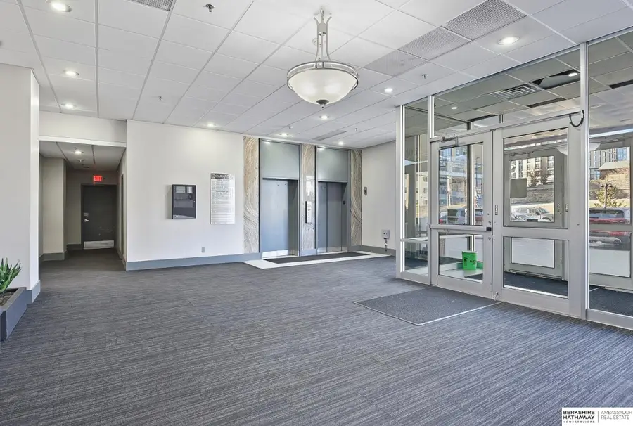 105 N 31 Avenue #801, Omaha, NE 68131 - #3
