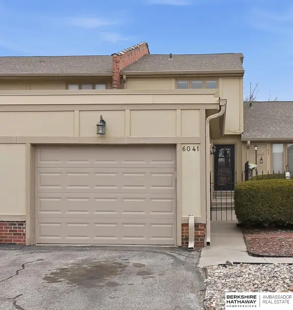 6041 Oak Hills Drive, Omaha, NE 68137
