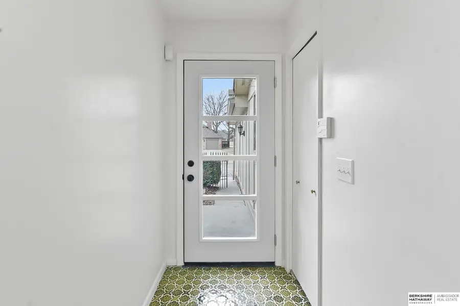 6041 Oak Hills Drive, Omaha, NE 68137 - #2