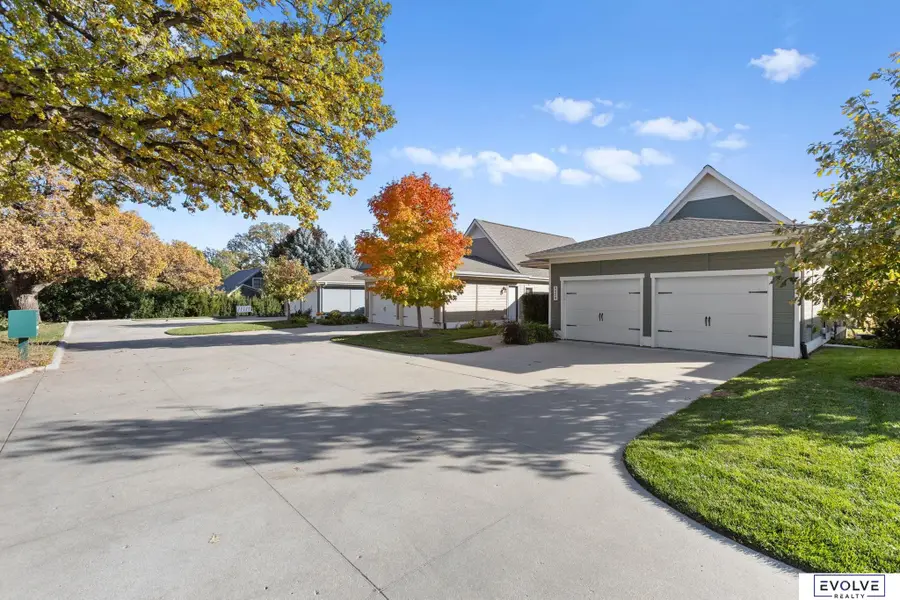 9529 W Center Road, Omaha, NE 68124 - #2