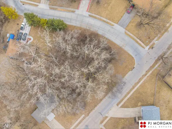 7156 N 51st Street, Omaha, NE 68152