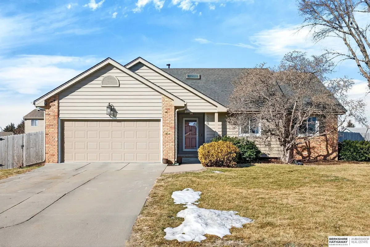 508 Oakwood Drive, Papillion, NE 68133 - #1