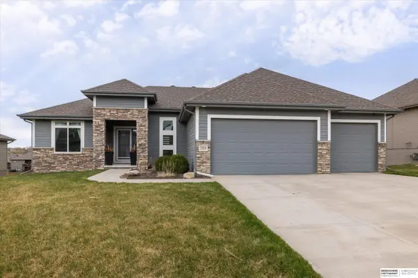 7906 S 194th Street, Gretna, NE 68028