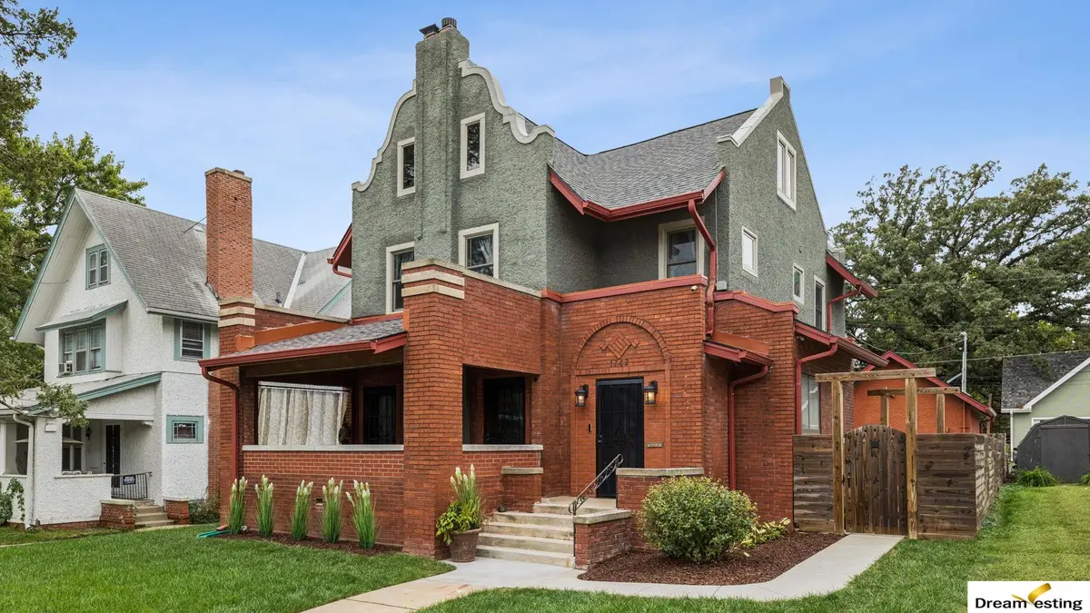 1742 S 32nd Avenue, Omaha, NE 68105 - #1