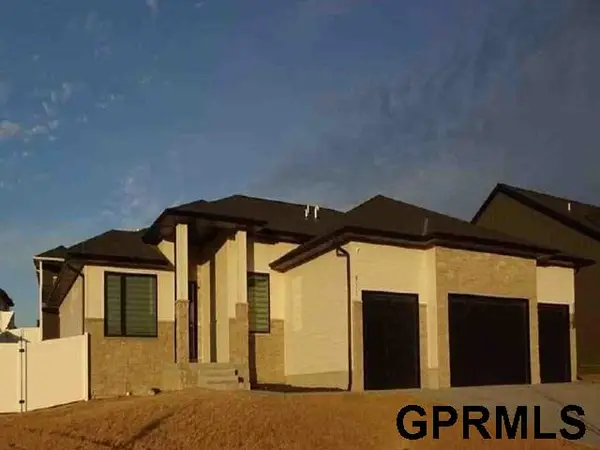 911 N 107th Street, Lincoln, NE 68527