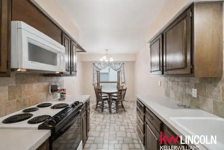 7010 Shamrock Road, Lincoln, NE 68506 - #3