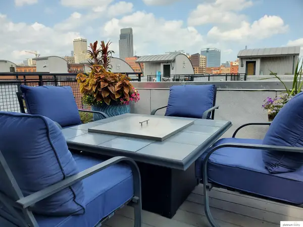 1105 Mayberry Plaza, Omaha, NE 68108