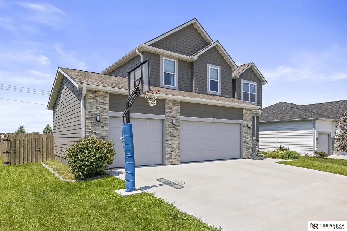 8008 N 167th Avenue, Bennington, NE 68007 - #1