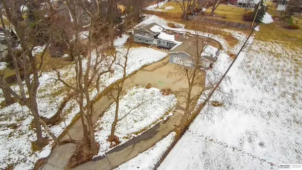 702 S 91st Avenue, Omaha, NE 68114