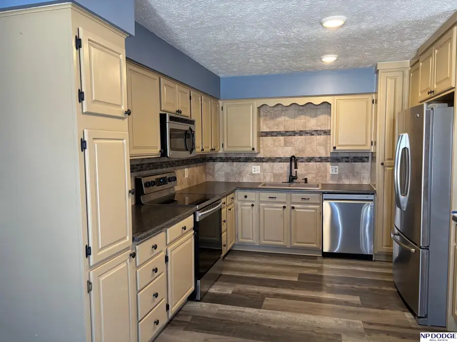 604 Laredo Road, Papillion, NE 68046 - #2