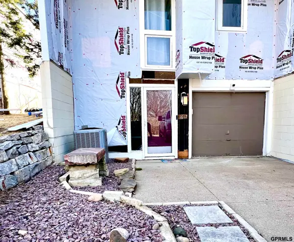 1617 N 109 Plaza, Omaha, NE 68154