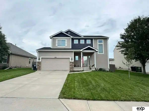 8707 S 68th Street, Papillion, NE 68133