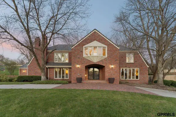 9723 Fieldcrest Drive, Omaha, NE 68114