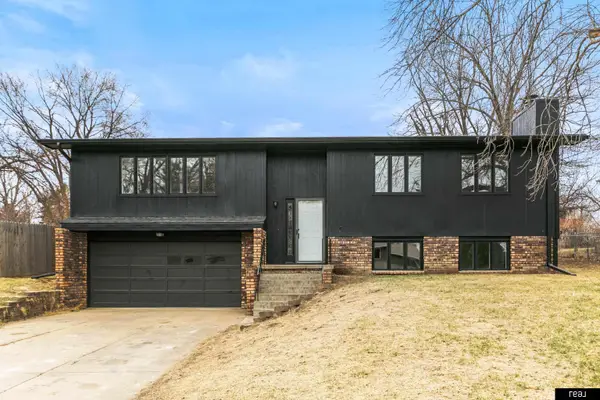 7624 Wirt Street, Omaha, NE 68134