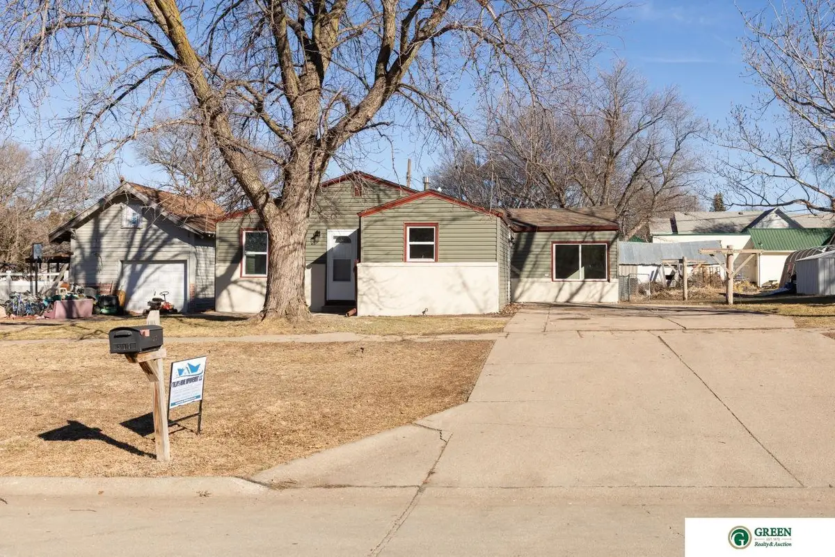 317 E 16th Street, York, NE 68467 - #1