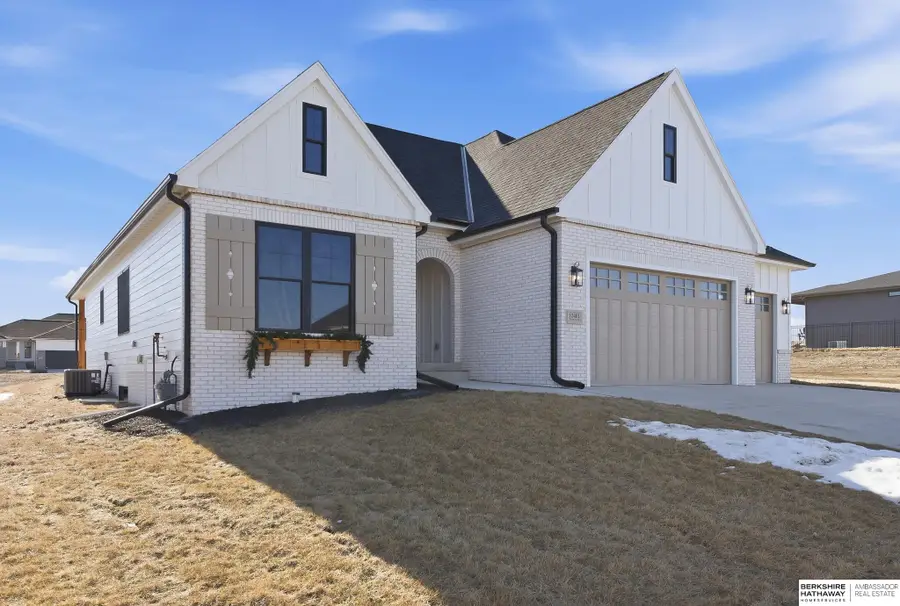 12401 Fenwick Street, Papillion, NE 68046 - #2