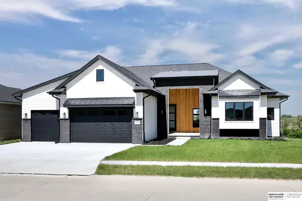 5802 N 213th Avenue, Elkhorn, NE 68022