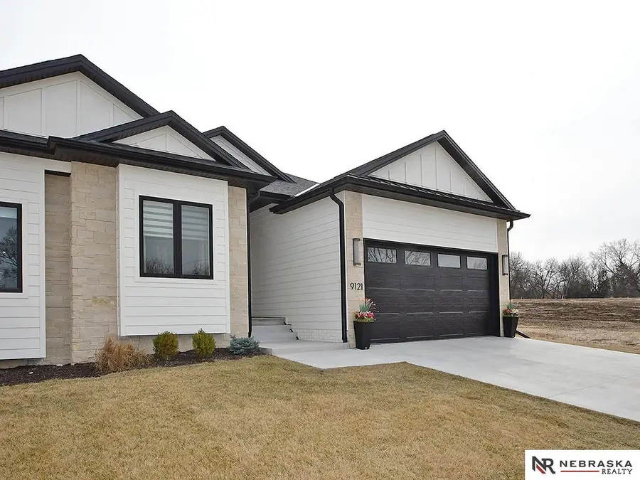 9121 Marbella Drive, Lincoln, NE 68520 - #2