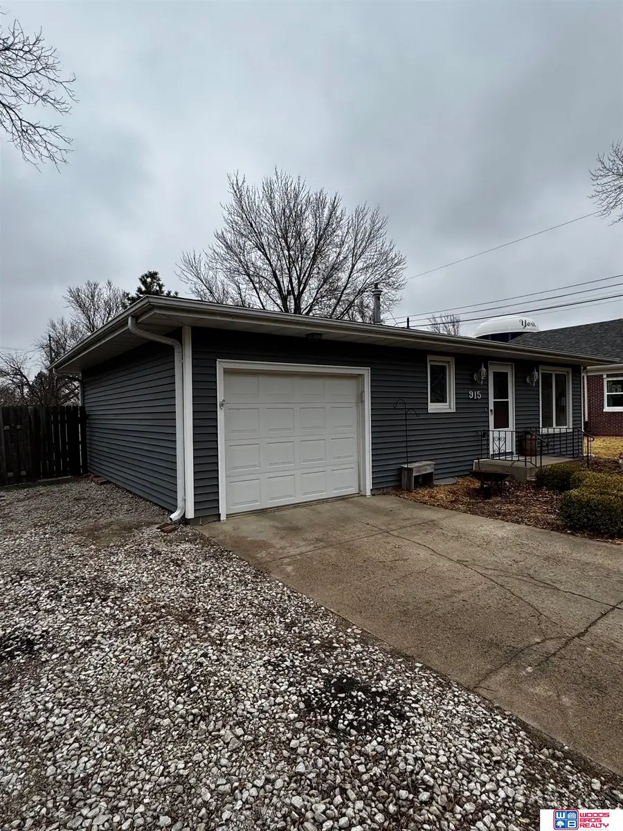 915 E 14th Street, York, NE 68467 - #2