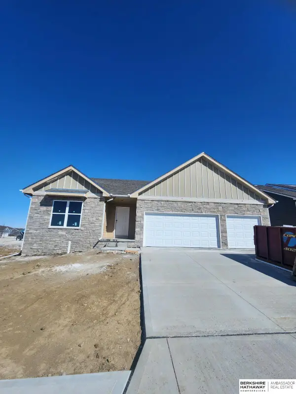 5114 Pinehill Road, Bellevue, NE 68133