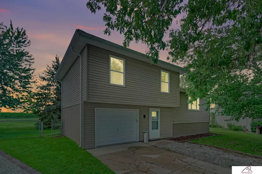 104 N 28th Street, Beatrice, NE 68310 - #3