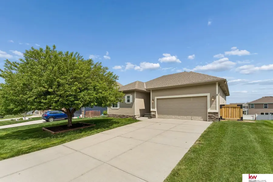 10609 S 111th Street, Papillion, NE 68046 - #2