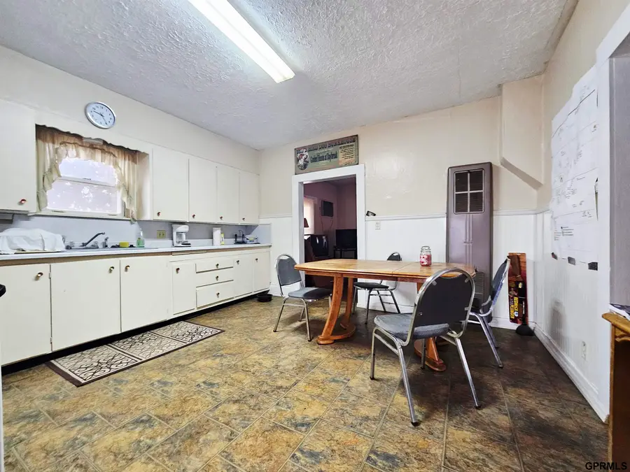 902 N Saunders Avenue, Sutton, NE 68979 - #3