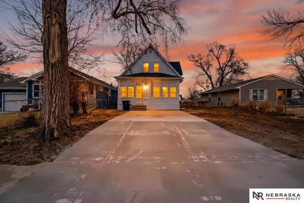 2566 Manderson Street, Omaha, NE 68111