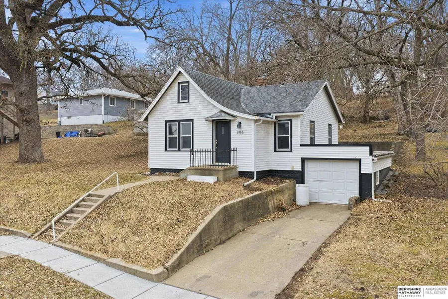 206 N Hazel Street, Glenwood, IA 51534 - #2